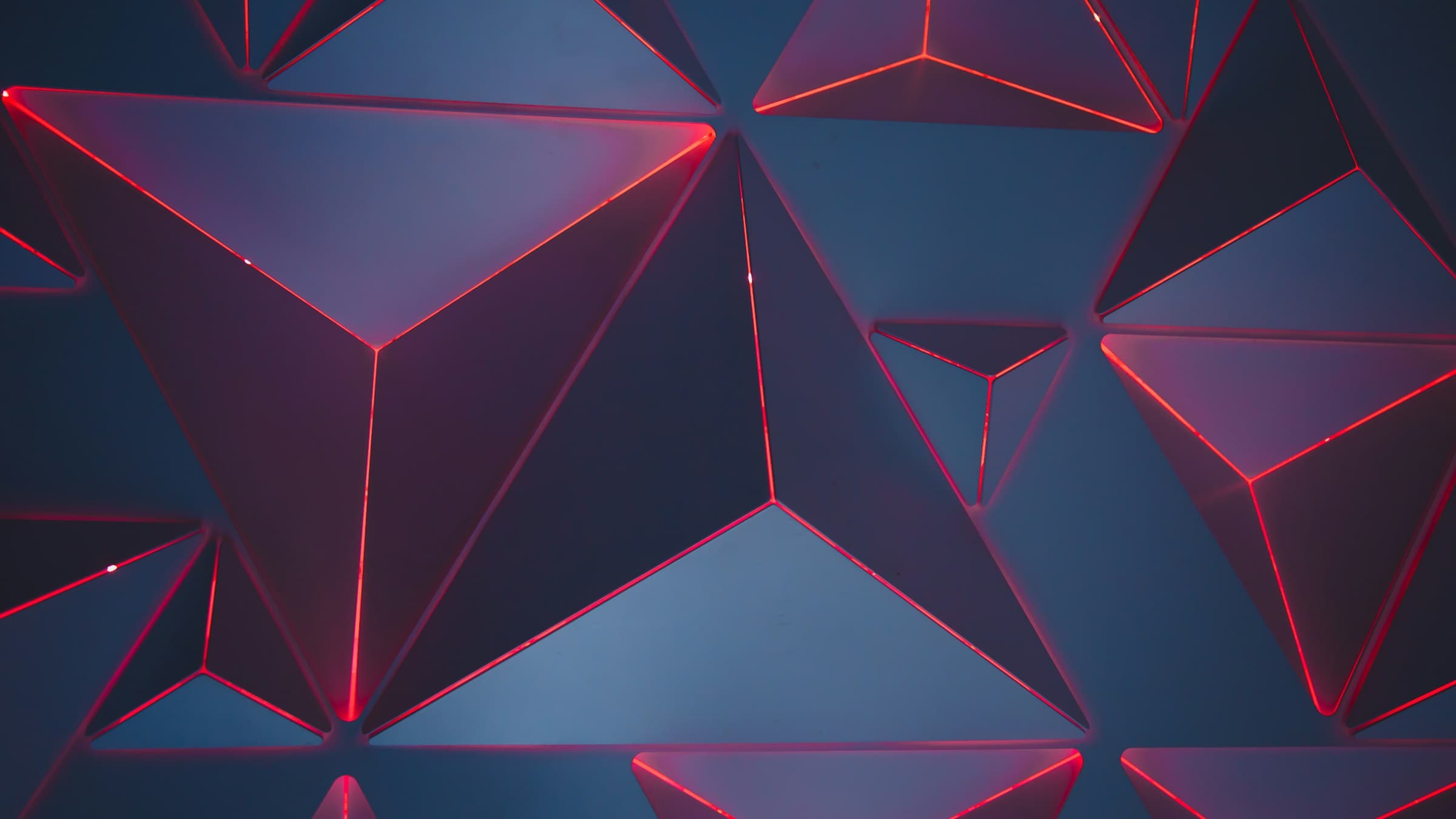 Vector logo next to a pixel grid illustrating SVG versus PNG